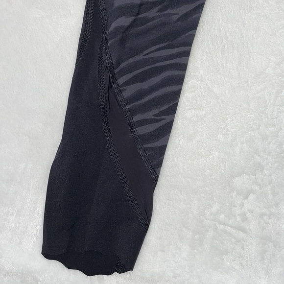Lululemon leggings size 4 - Picture 5 of 6